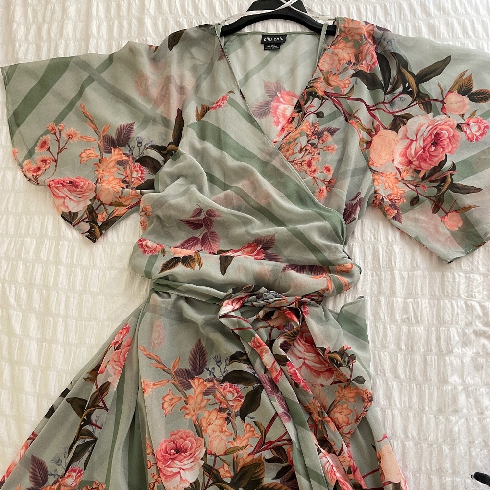 Floral High low sleeved dress
